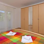 Appartamento With Parking Space Palit, Rab - 24073