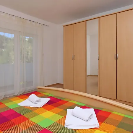 Apartment With Parking Space Palit, Rab - 24073