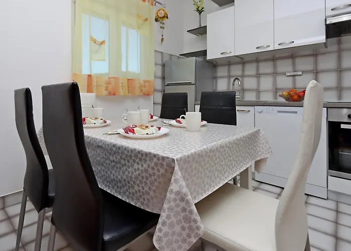 아파트 With Parking Space Palit, Rab - 24073 라브